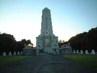 トルコ記念館横にある記念碑。詳しくはネットで調べてください。