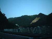 雲取温泉を後にし、熊野川沿いの168号線を走る。